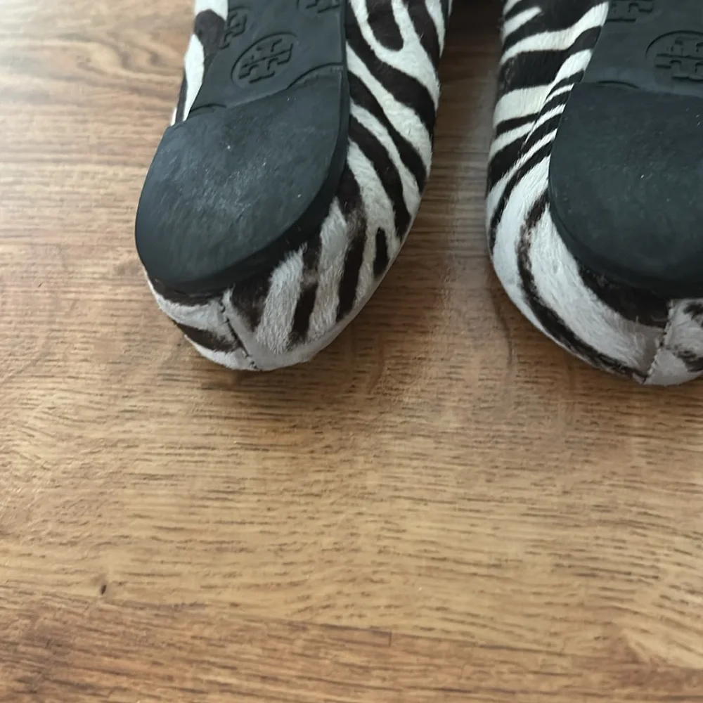 Tory Burch Black and White Zebra Flats Sz 6 1/2 - Picture 9 of 9